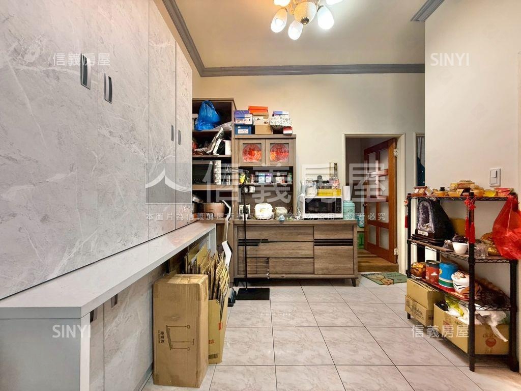 文心及第三房附車位房屋室內格局與周邊環境