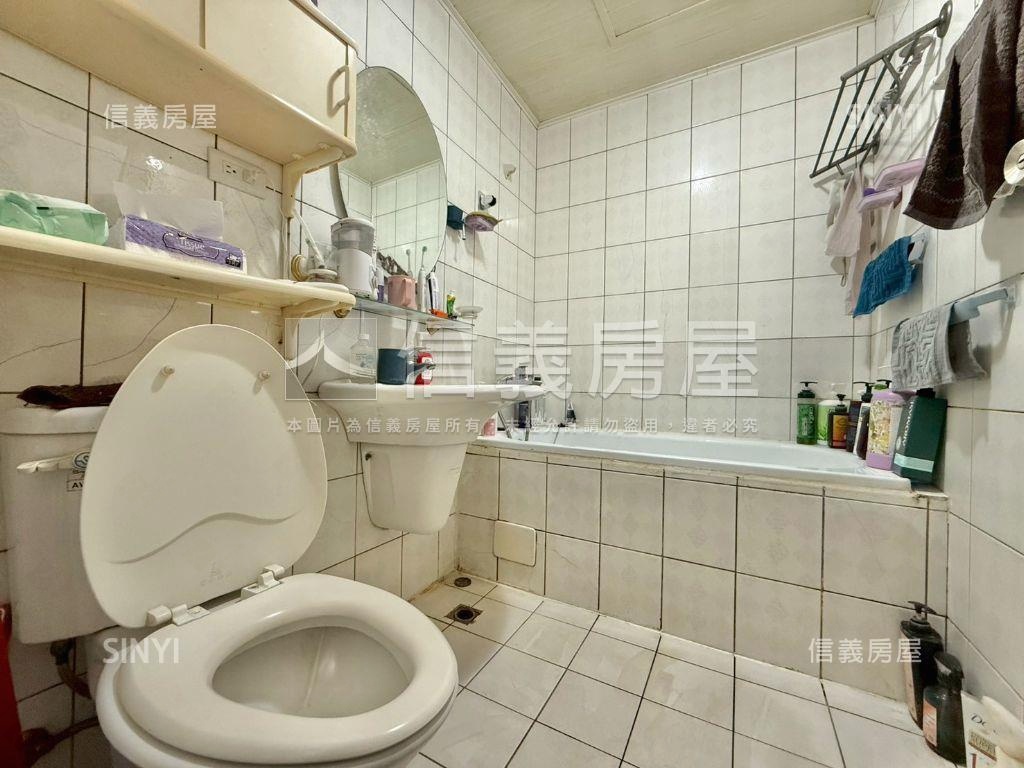 文心及第三房附車位房屋室內格局與周邊環境