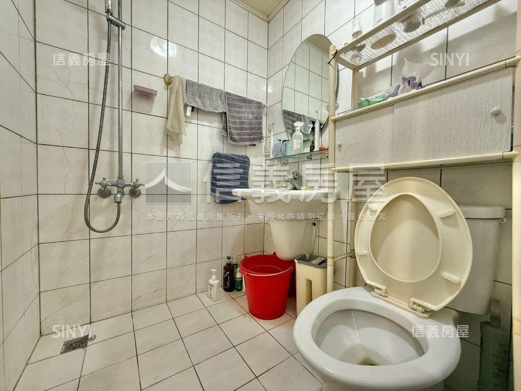 文心及第三房附車位房屋室內格局與周邊環境