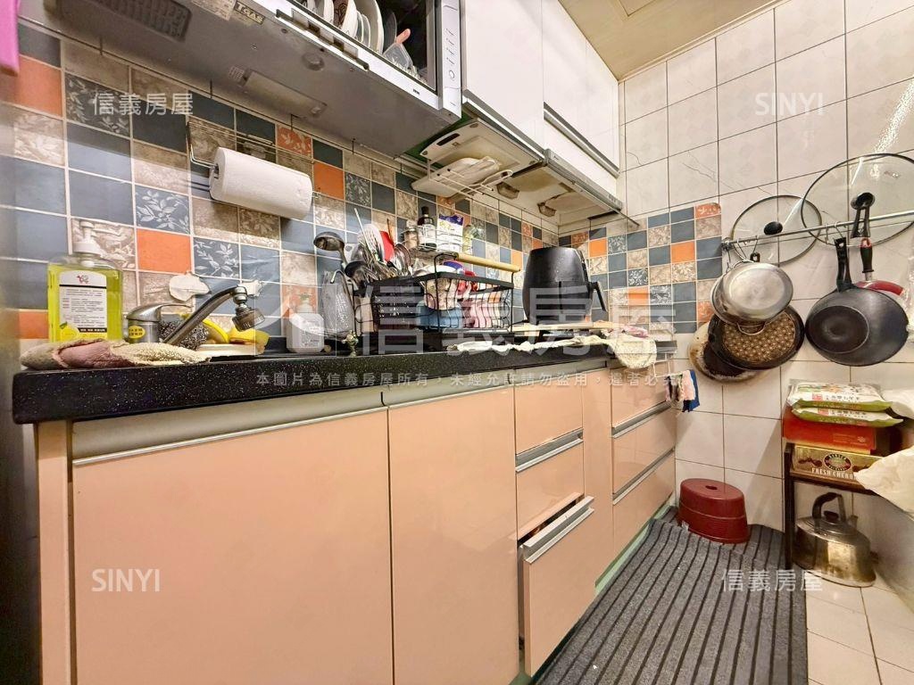 文心及第三房附車位房屋室內格局與周邊環境