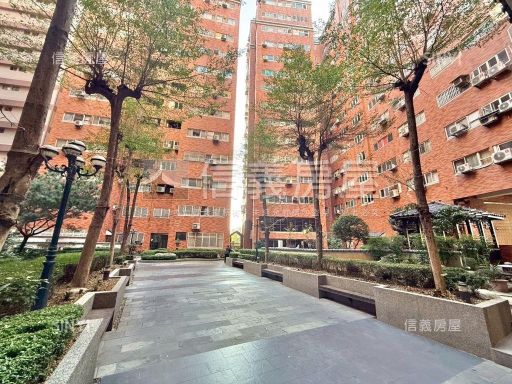 文心及第三房附車位房屋室內格局與周邊環境