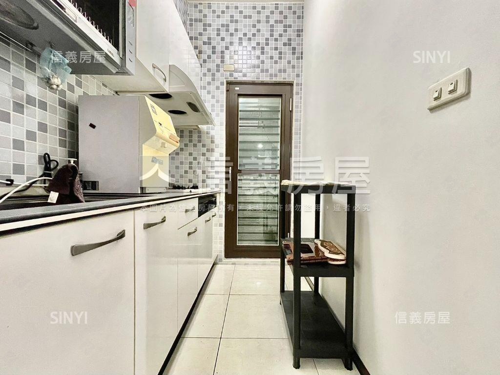 皇龍站前ｃａｓａ兩房車位房屋室內格局與周邊環境