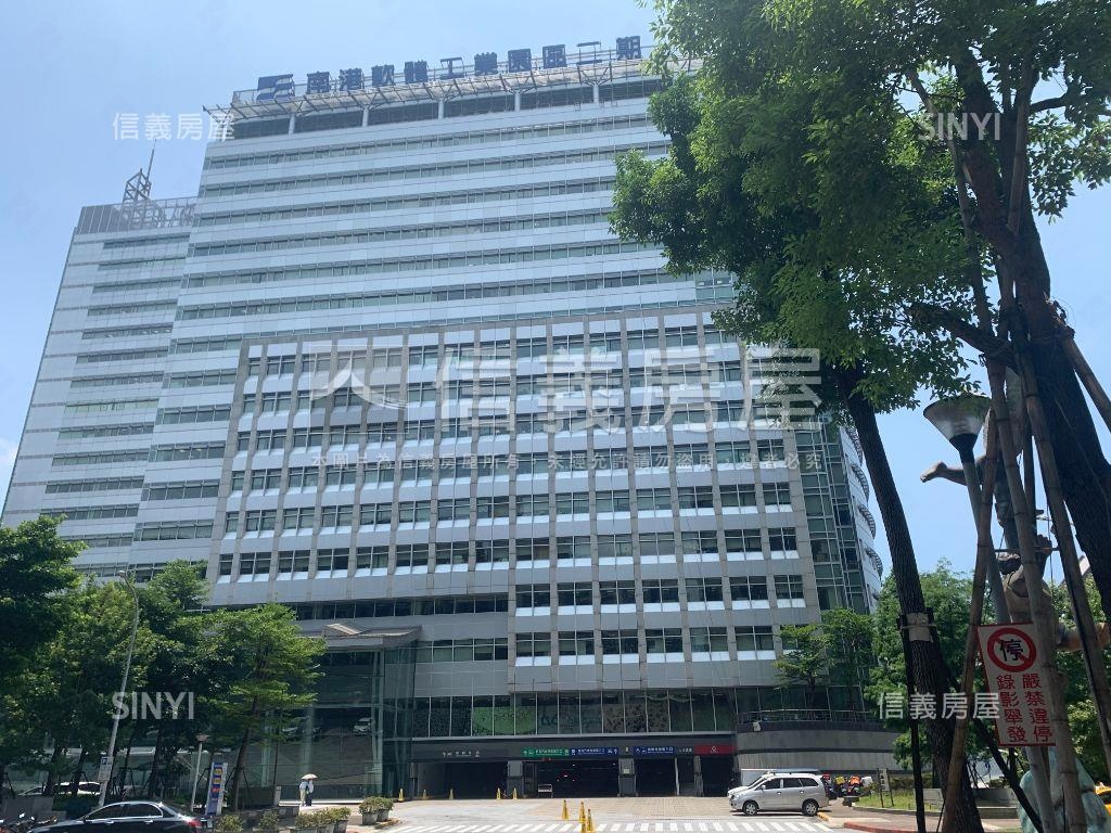 Ｃ５元利挑高質感店面房屋室內格局與周邊環境