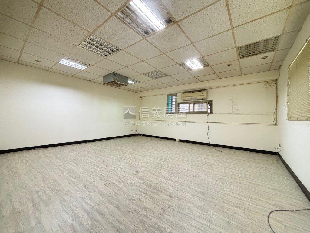 經典玻璃帷幕方正辦公房屋室內格局與周邊環境