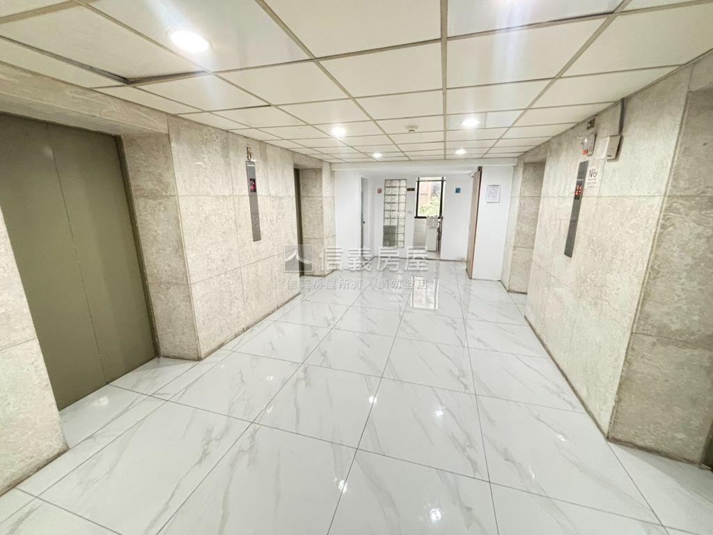經典玻璃帷幕方正辦公房屋室內格局與周邊環境