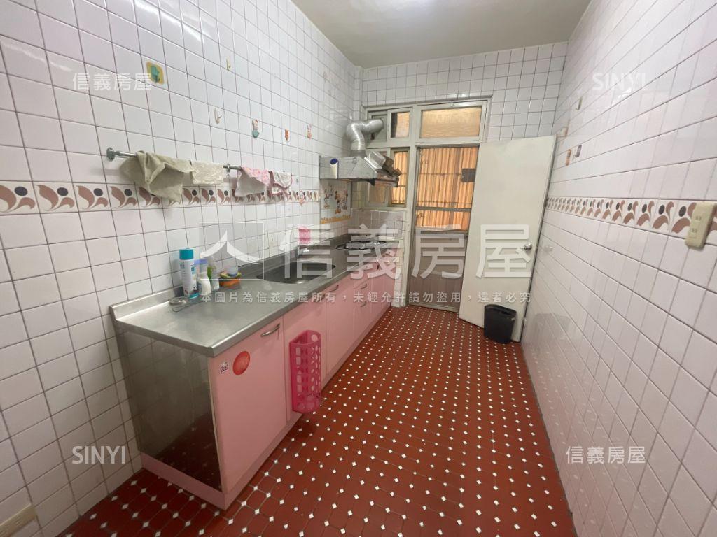 三民路國泰美宅房屋室內格局與周邊環境