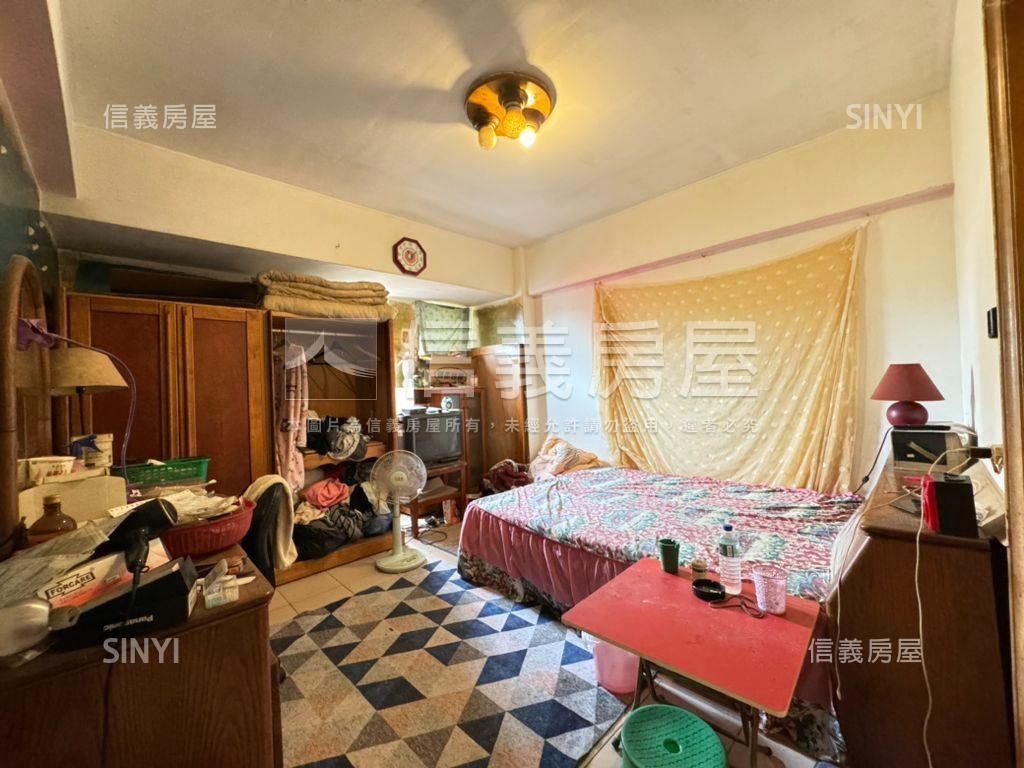 高工商圈機能三房房屋室內格局與周邊環境