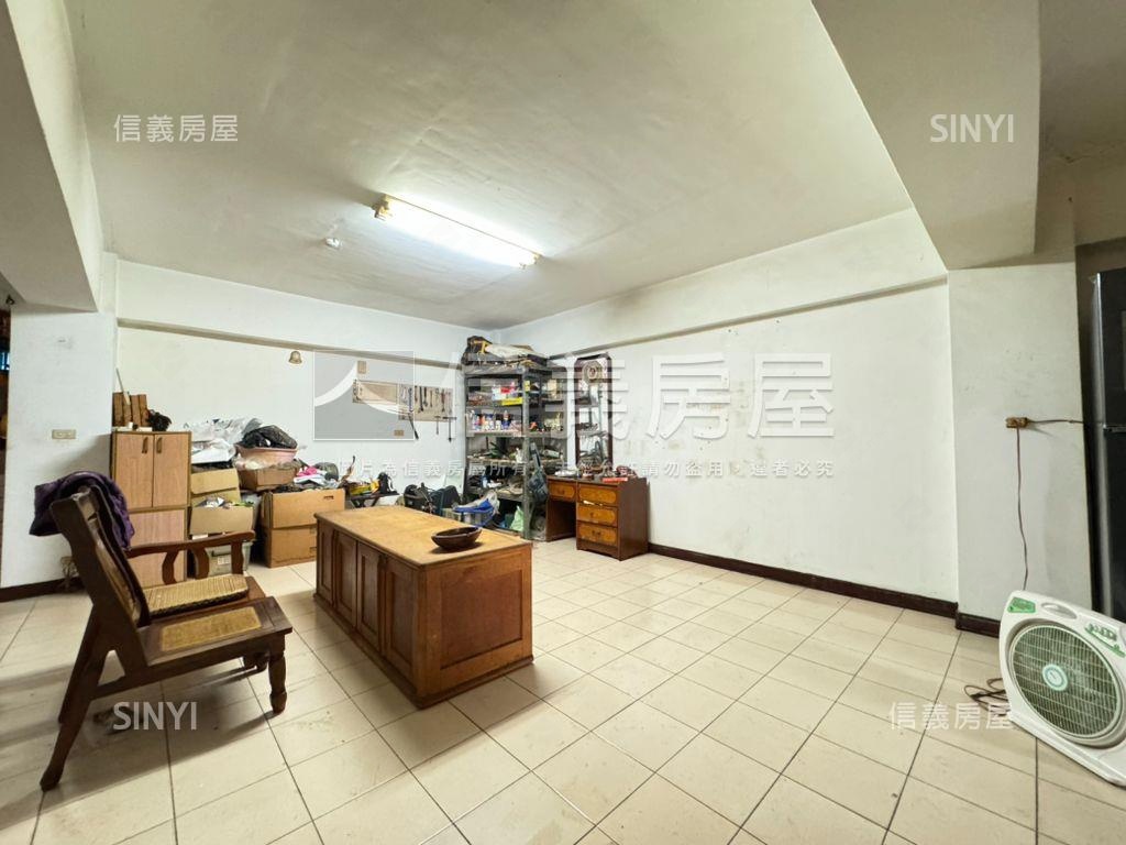 高工商圈機能三房房屋室內格局與周邊環境