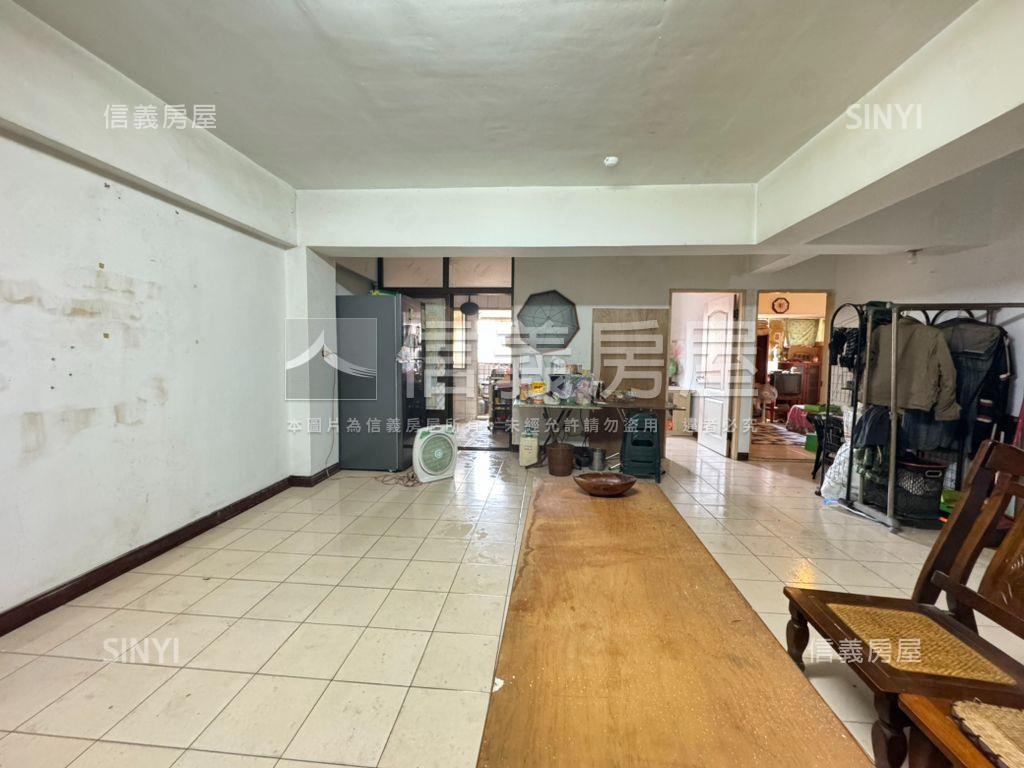 高工商圈機能三房房屋室內格局與周邊環境
