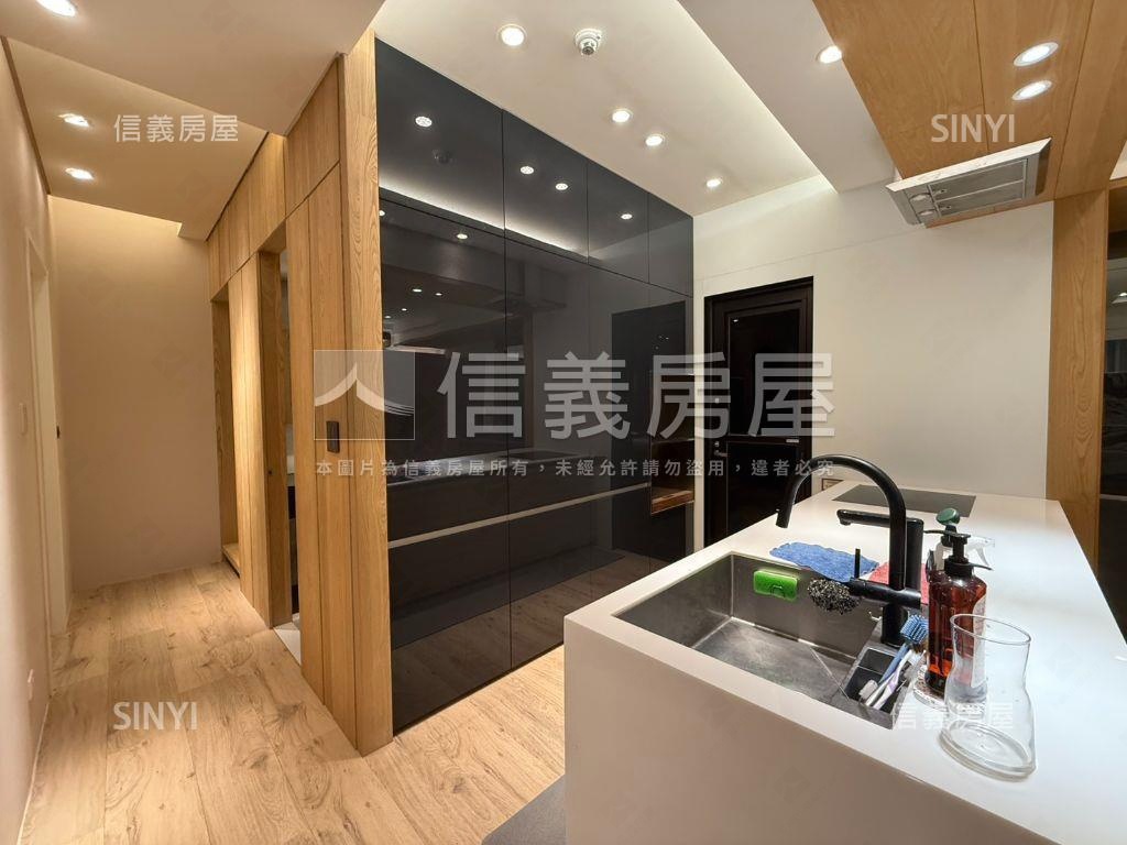 鄉林左岸質感三房車位房屋室內格局與周邊環境