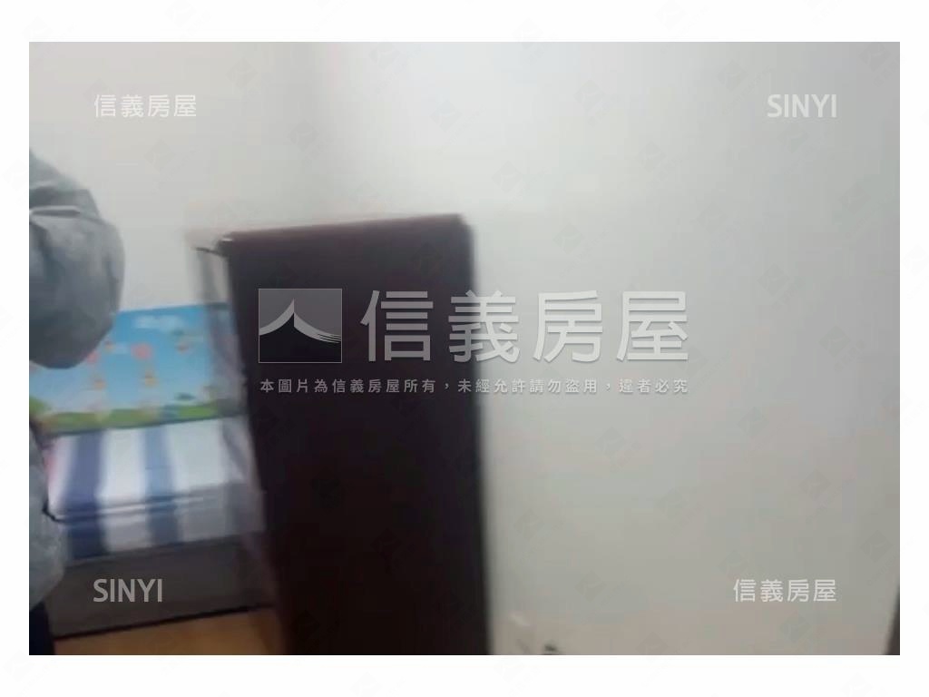 僑愛新村三房車位房屋室內格局與周邊環境