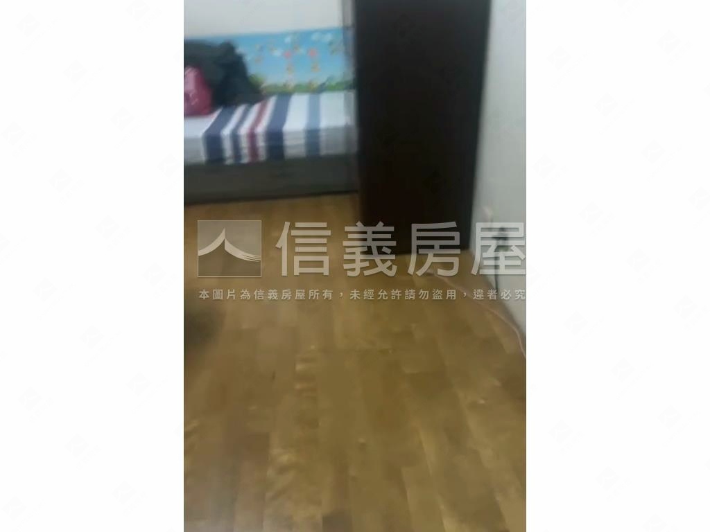 僑愛新村三房車位房屋室內格局與周邊環境