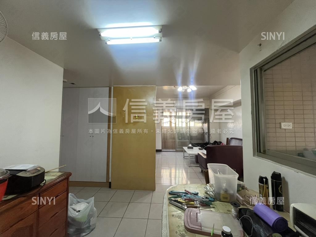 僑愛新村三房車位房屋室內格局與周邊環境