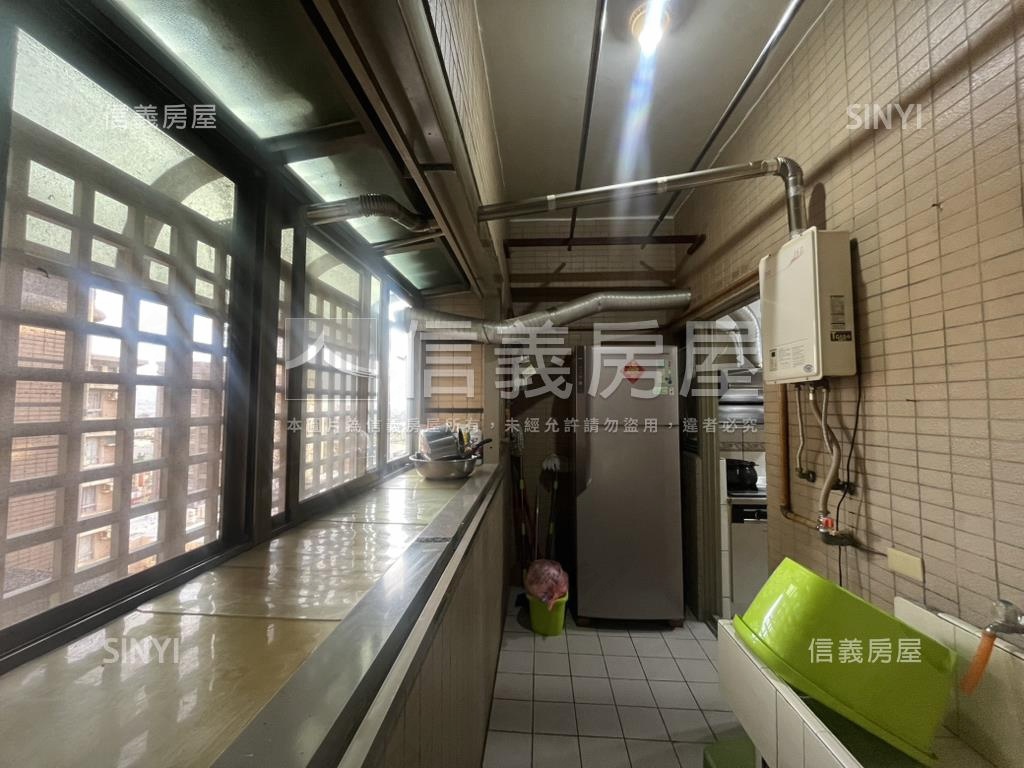 僑愛新村三房車位房屋室內格局與周邊環境