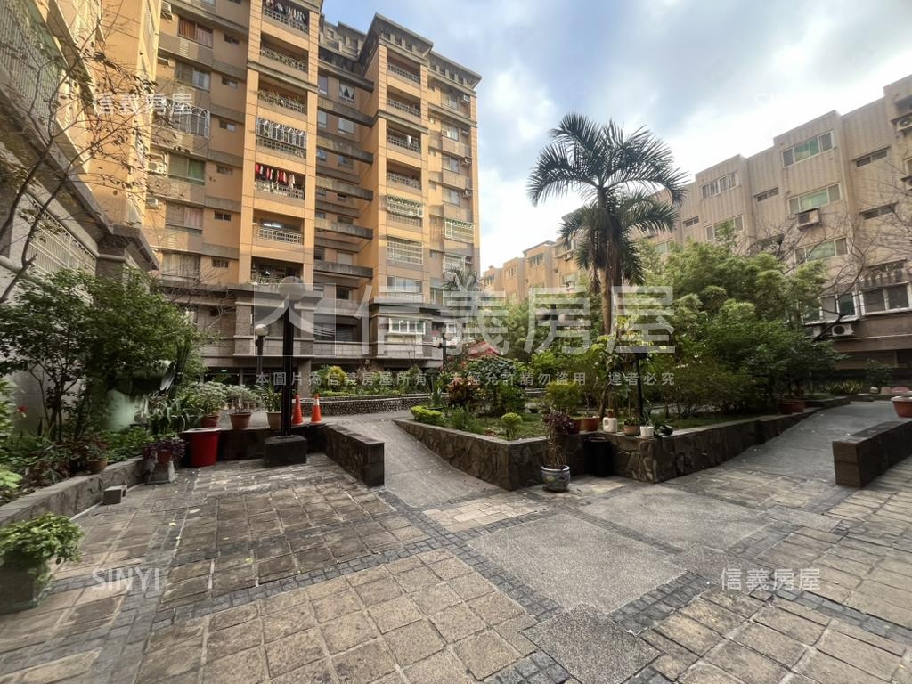 僑愛新村三房車位房屋室內格局與周邊環境