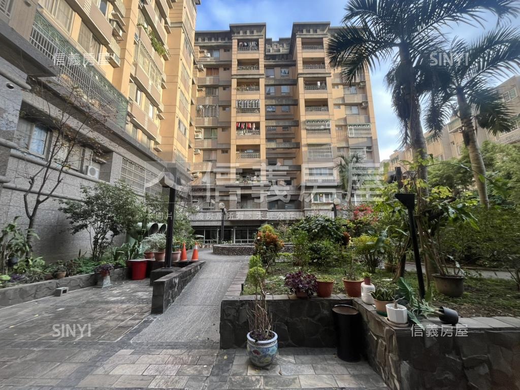 僑愛新村三房車位房屋室內格局與周邊環境