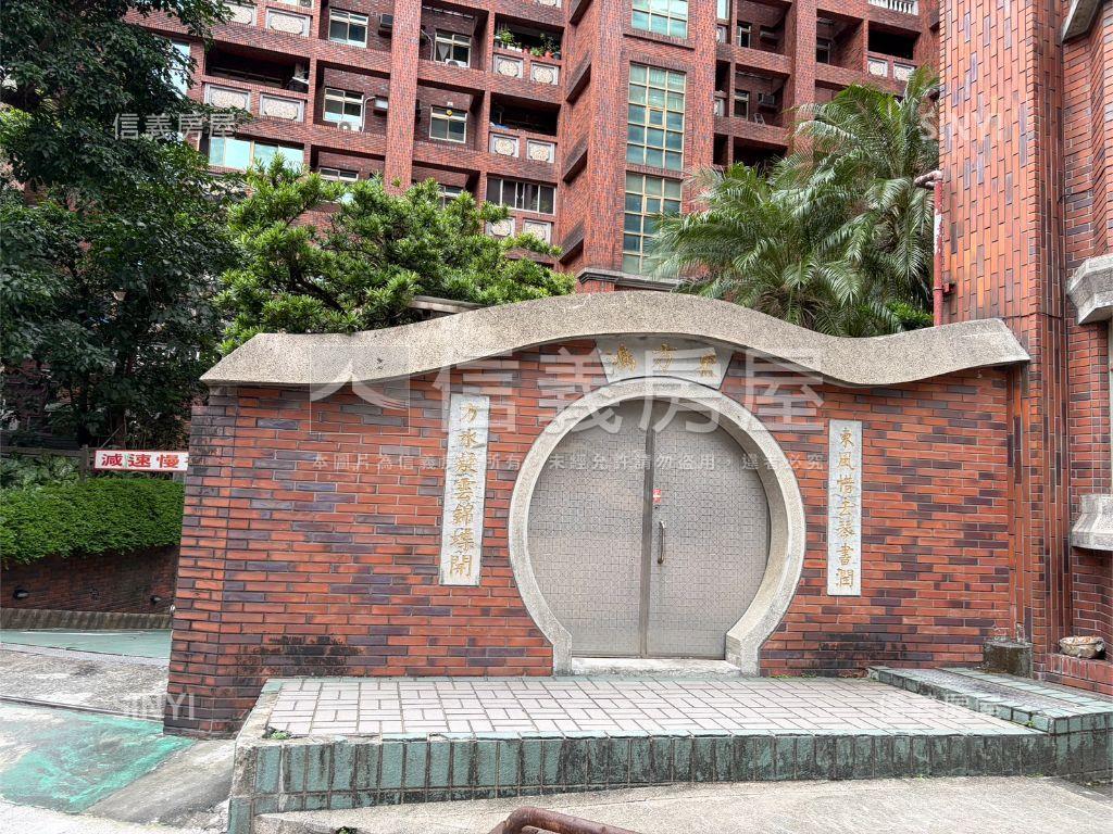 東方鴻車位房屋室內格局與周邊環境