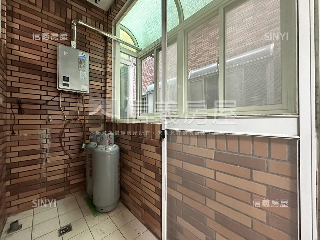 近東安國中精美透天房屋室內格局與周邊環境
