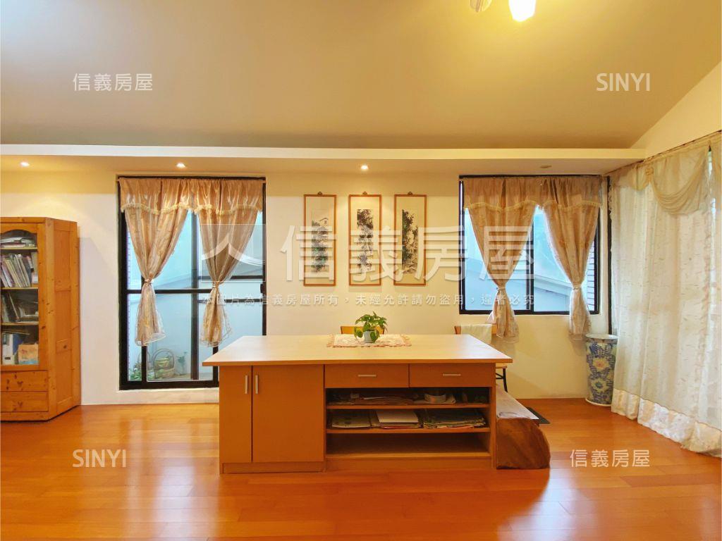 陽明山莊｜庭院停車別墅房屋室內格局與周邊環境
