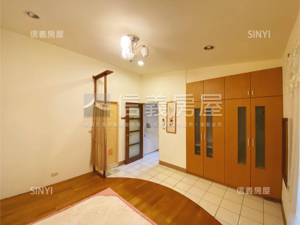 陽明山莊｜庭院停車別墅房屋室內格局與周邊環境