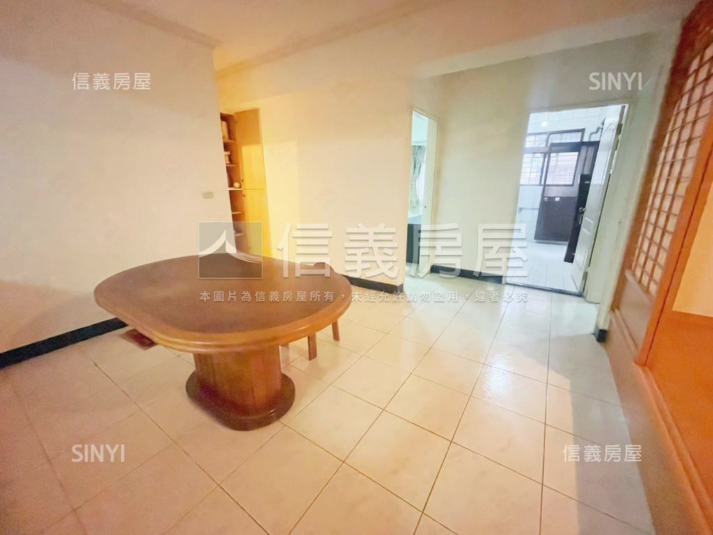 甲山林羅浮宮電梯大戶房屋室內格局與周邊環境