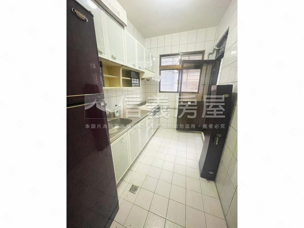 甲山林羅浮宮電梯大戶房屋室內格局與周邊環境