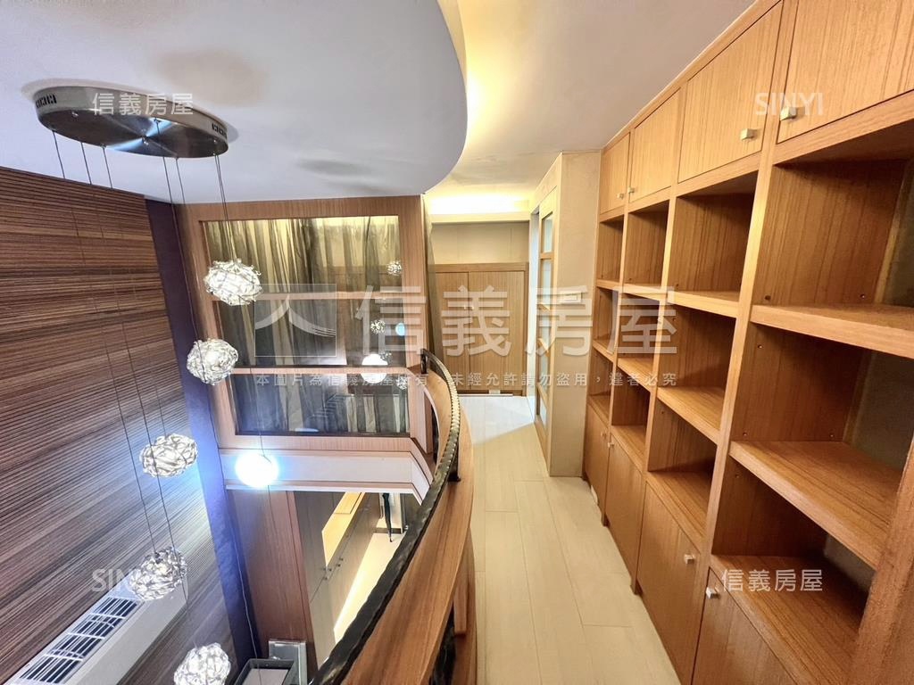 ＥＡＴ時尚館首選約看方便房屋室內格局與周邊環境