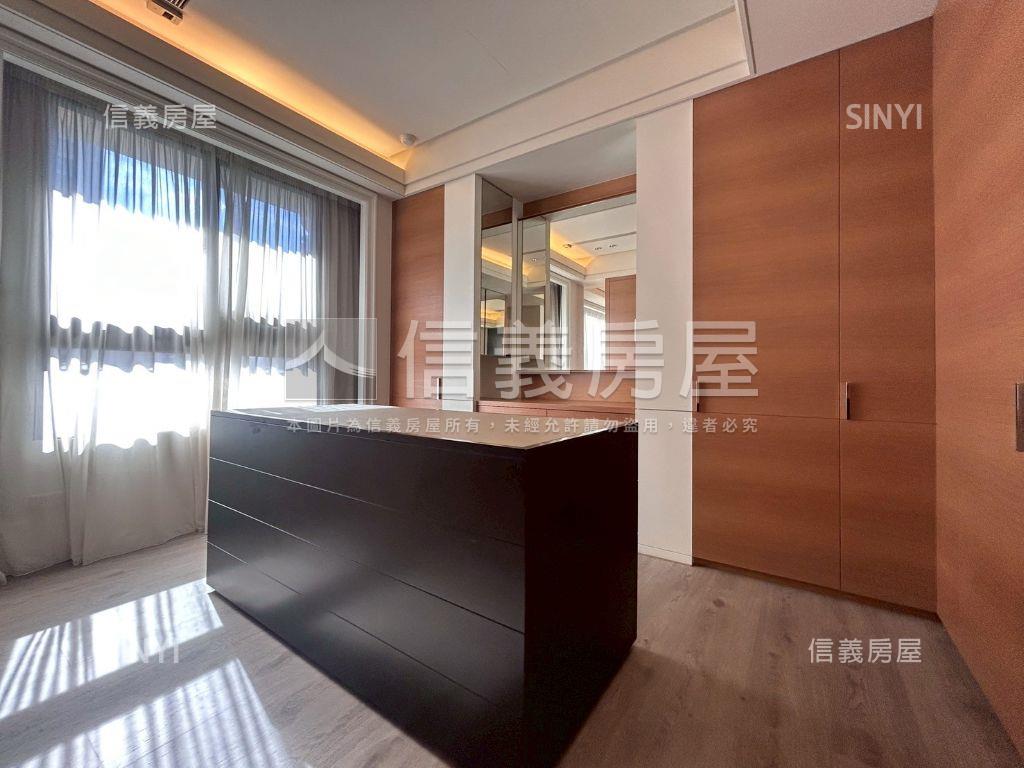 精銳米蘭裝潢雙車預約看屋房屋室內格局與周邊環境