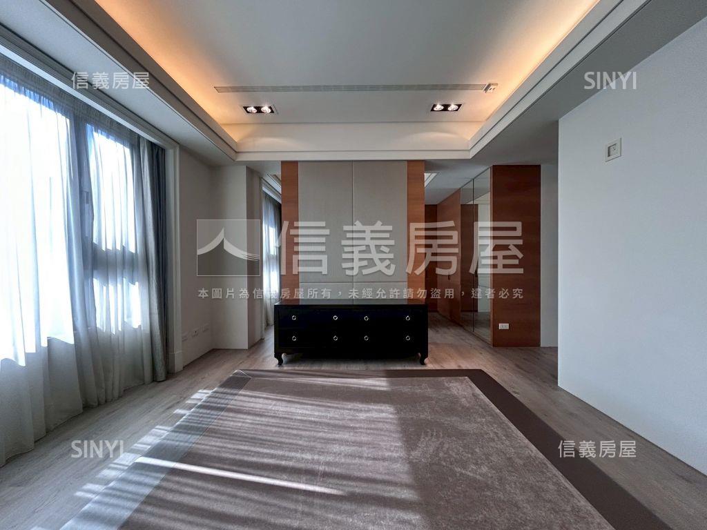 精銳米蘭裝潢雙車預約看屋房屋室內格局與周邊環境