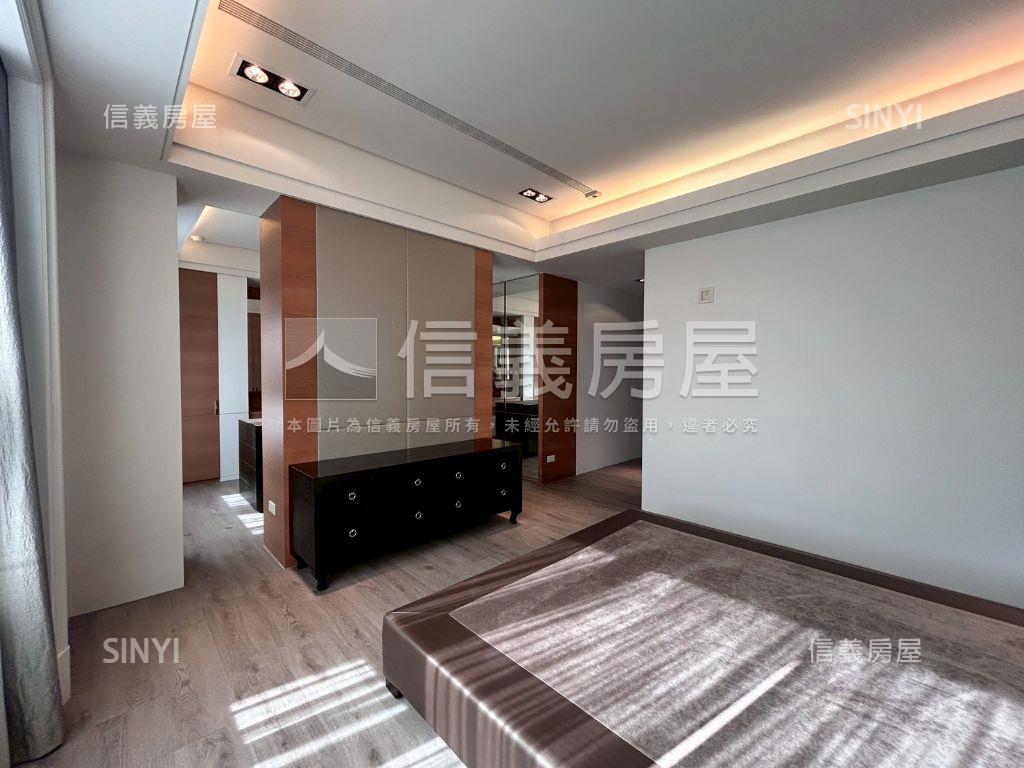 精銳米蘭裝潢雙車預約看屋房屋室內格局與周邊環境