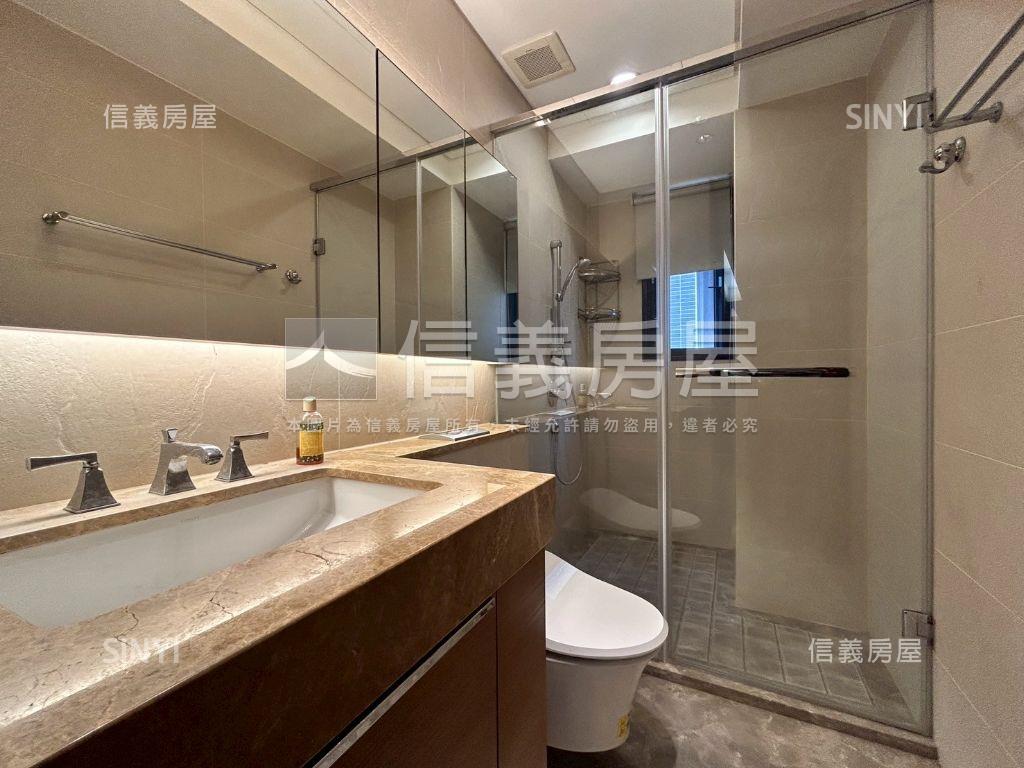 精銳米蘭裝潢雙車預約看屋房屋室內格局與周邊環境