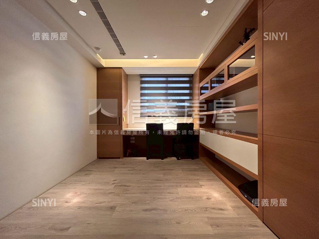 精銳米蘭裝潢雙車預約看屋房屋室內格局與周邊環境