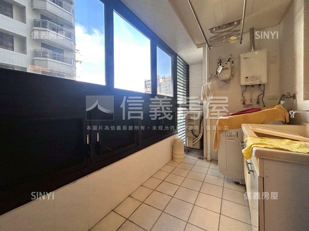 精銳米蘭裝潢雙車預約看屋房屋室內格局與周邊環境