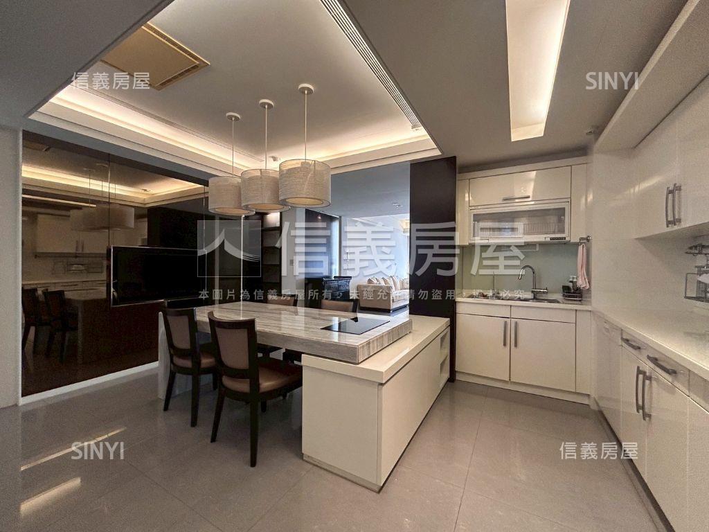 精銳米蘭裝潢雙車預約看屋房屋室內格局與周邊環境