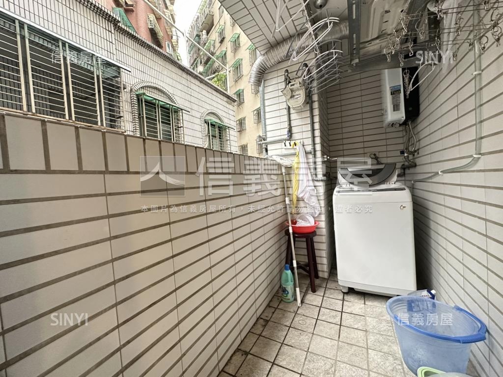 金富臻品２房帶車位房屋室內格局與周邊環境