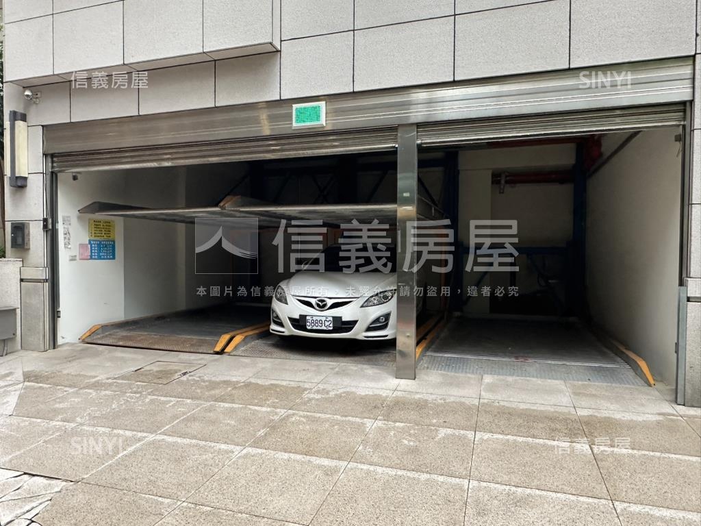 金富臻品２房帶車位房屋室內格局與周邊環境
