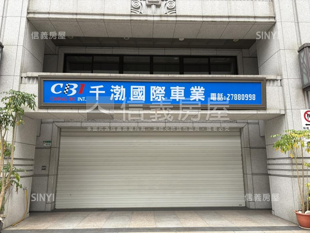 南軟商圈★面寬６米金店面房屋室內格局與周邊環境