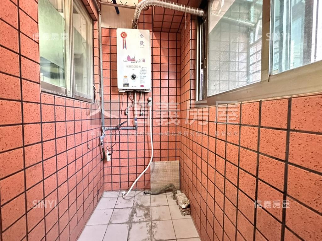 捷運邊間２房輕鬆成家房屋室內格局與周邊環境