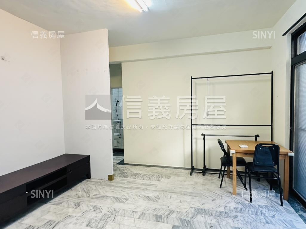 近巨城光華２樓美公寓房屋室內格局與周邊環境