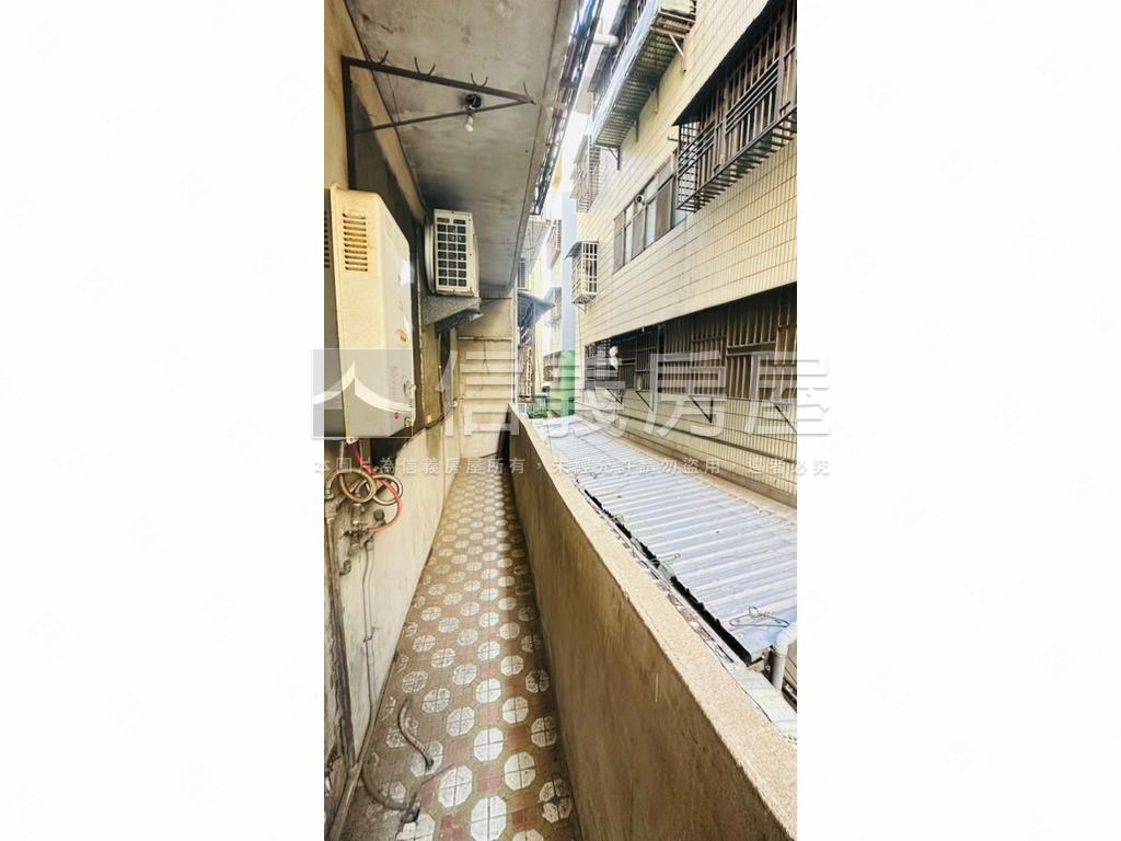 近巨城光華２樓美公寓房屋室內格局與周邊環境