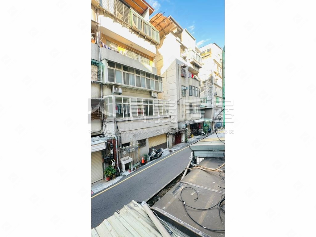 近巨城光華２樓美公寓房屋室內格局與周邊環境