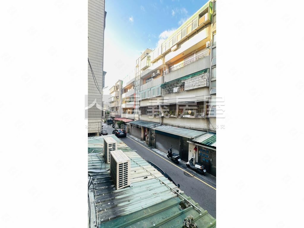 近巨城光華２樓美公寓房屋室內格局與周邊環境