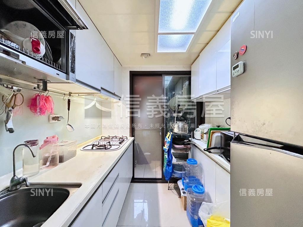 佳泰樂薇。中國醫兩房平車房屋室內格局與周邊環境