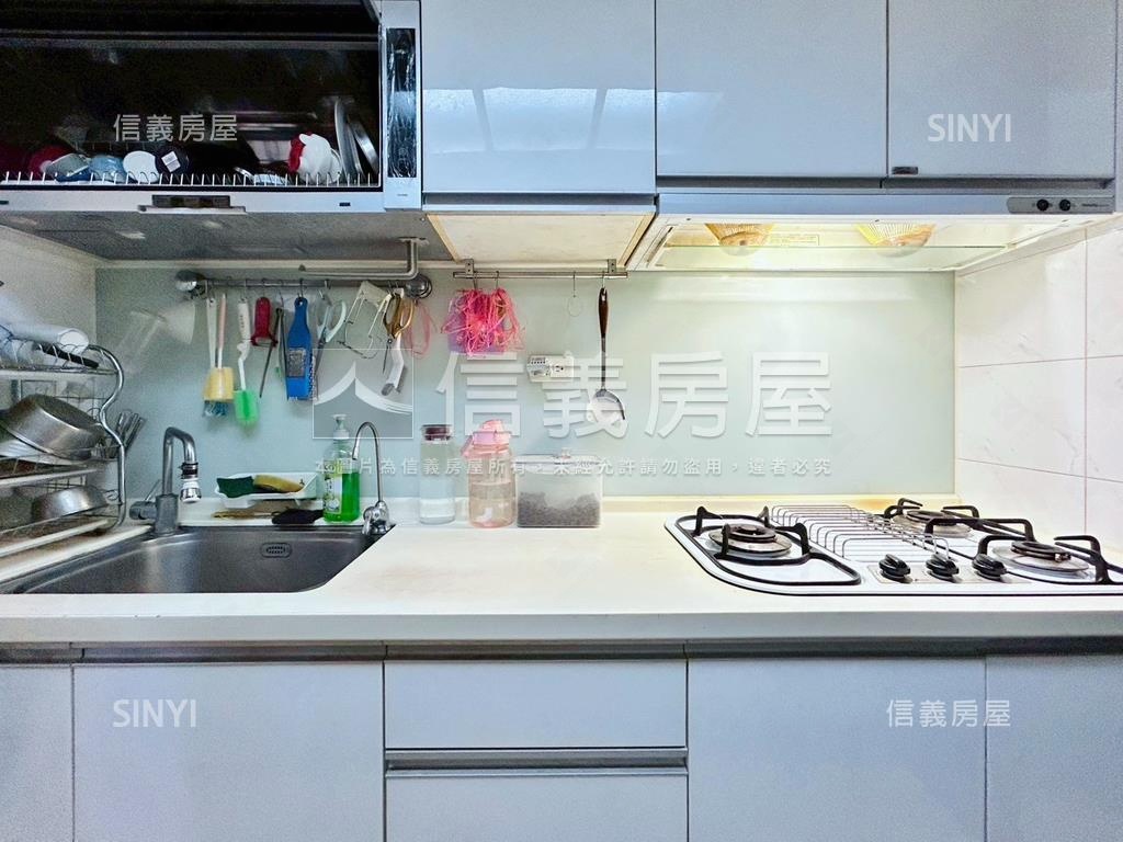 佳泰樂薇。中國醫兩房平車房屋室內格局與周邊環境