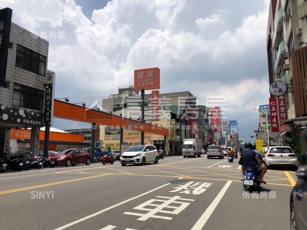 專任屋齡約１４年店面透套房屋室內格局與周邊環境
