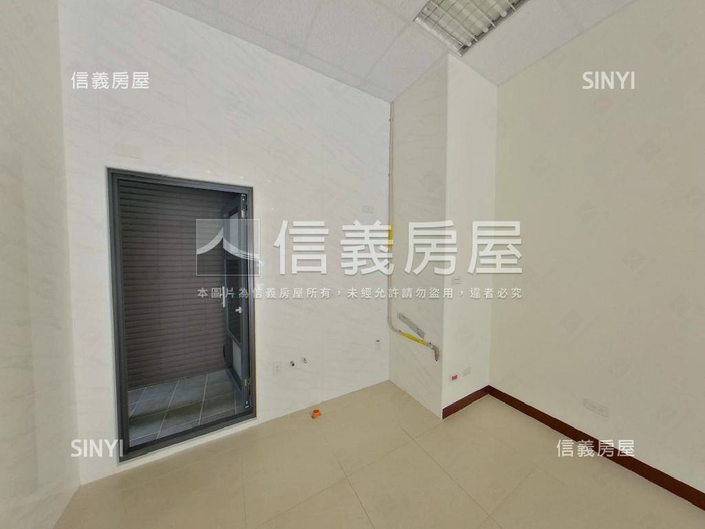 萬大ＯＮＥ１樓金店面房屋室內格局與周邊環境