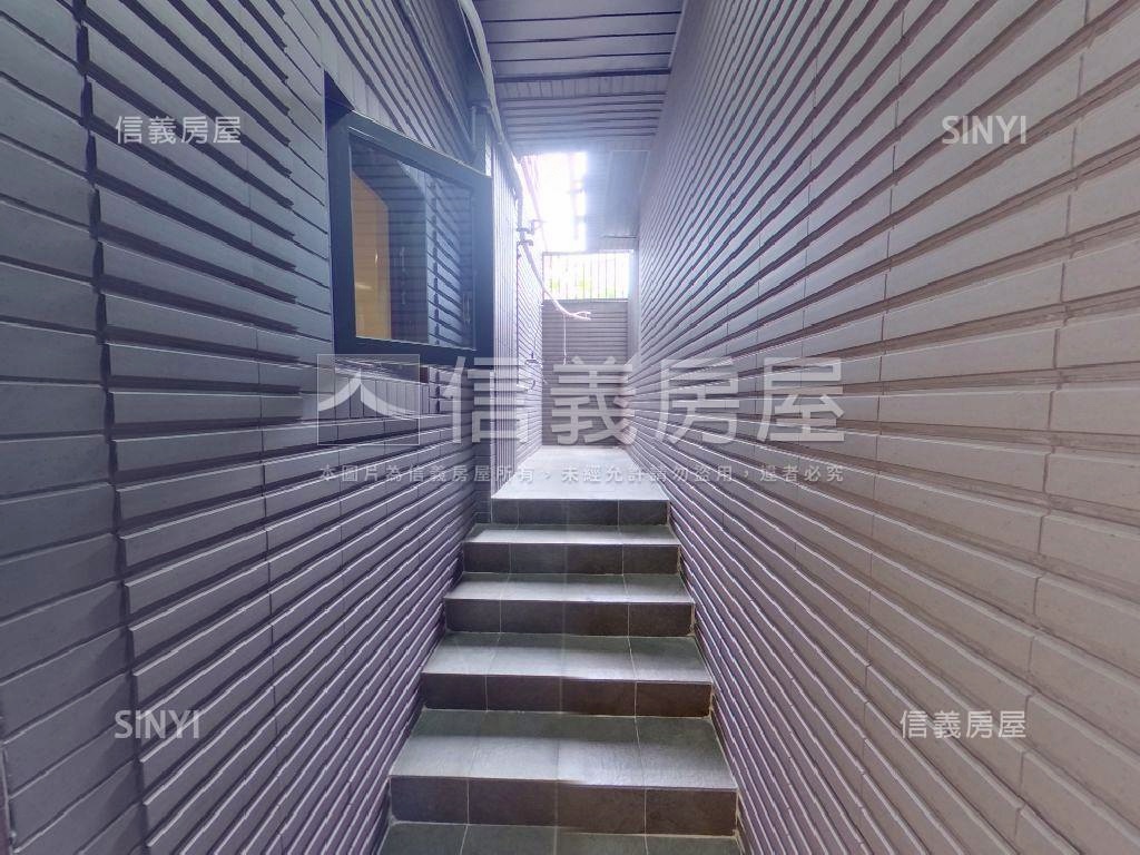 萬大ＯＮＥ１樓金店面房屋室內格局與周邊環境