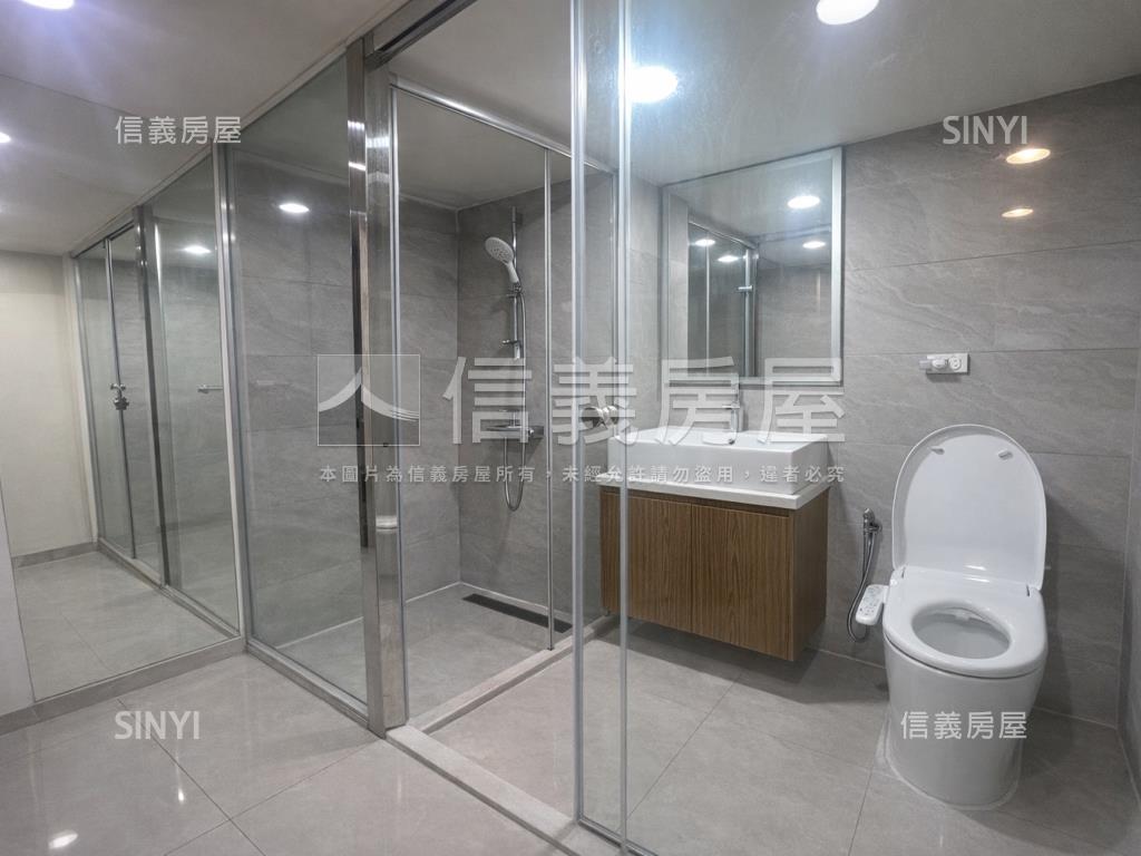 可看屋！２房２衛平面車位房屋室內格局與周邊環境