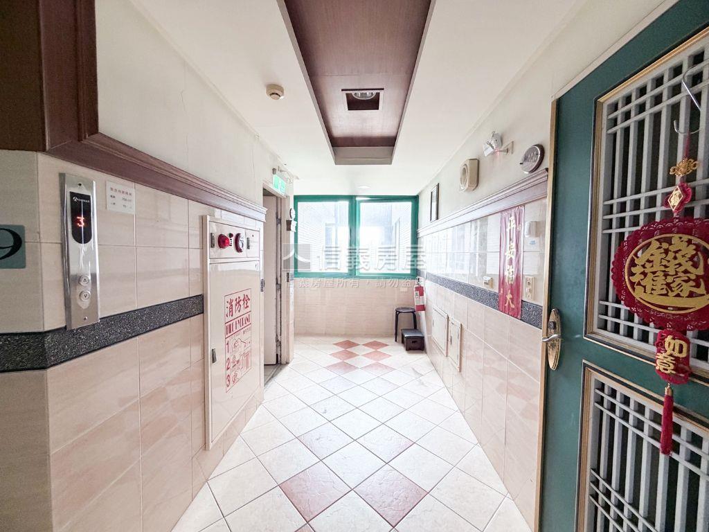 巨蛋高樓陽台進出亮美兩房房屋室內格局與周邊環境