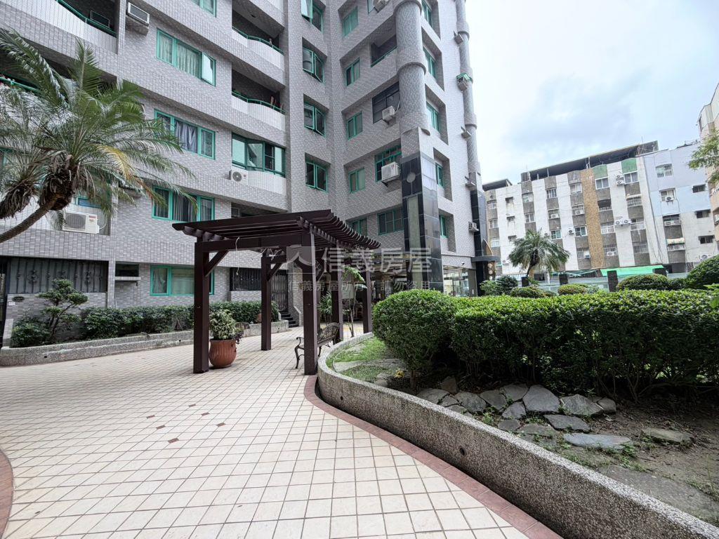 巨蛋高樓陽台進出亮美兩房房屋室內格局與周邊環境